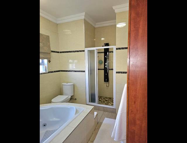 6 BEDROOM HOUSE FOR SALE IN ELDO VILLAGE